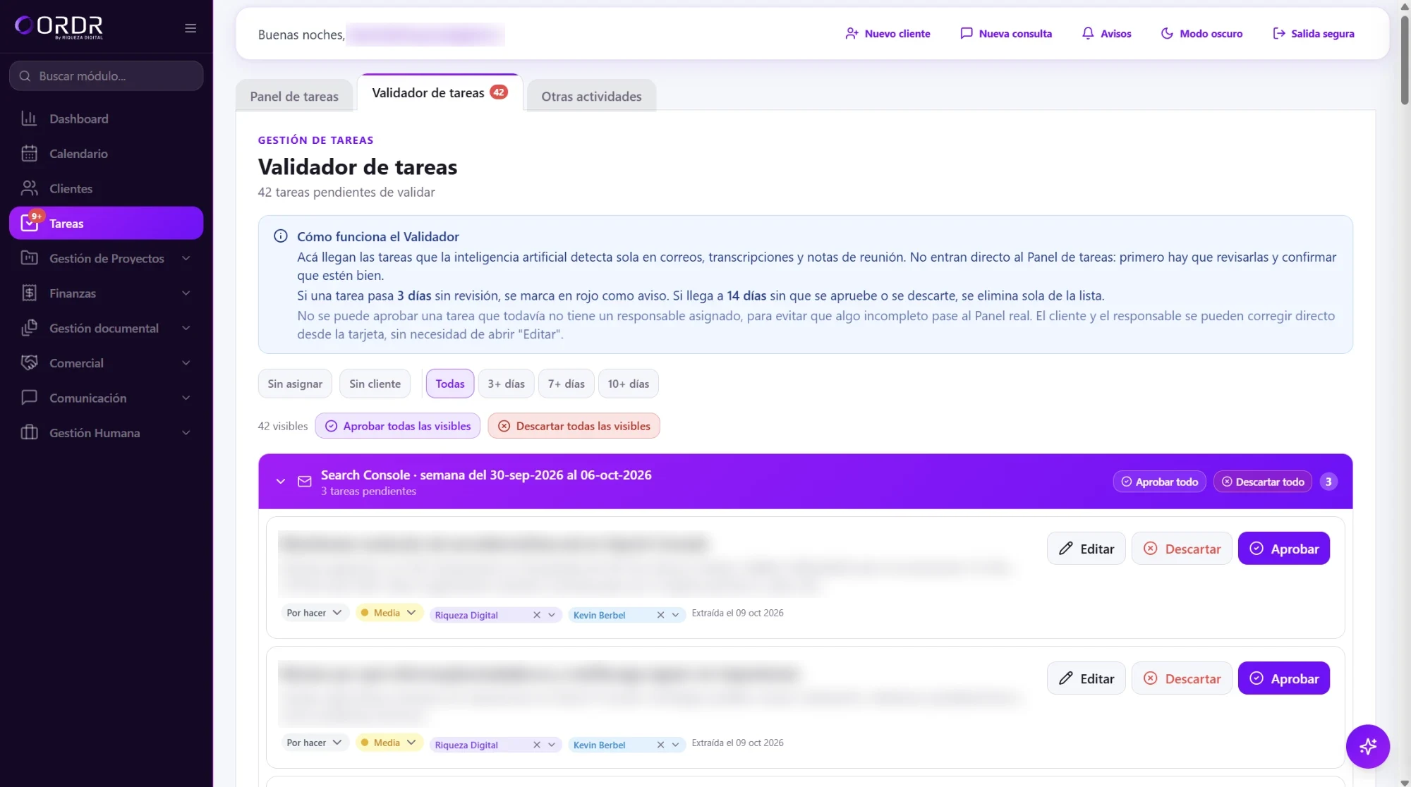 Validador de tareas de ORDR: tareas detectadas por la IA en correos y reuniones, con los botones Aprobar y Descartar